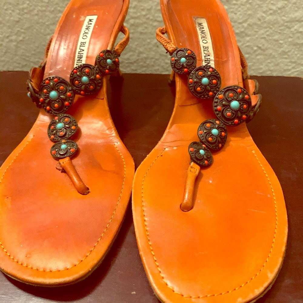 Beautiful sling backs by Manolo Blahnik!